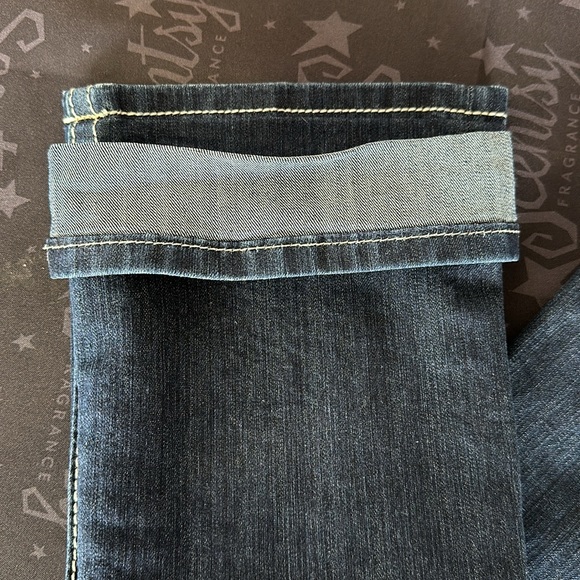 Miss Me Jeans. Rhinestone pockets. - Picture 6 of 6